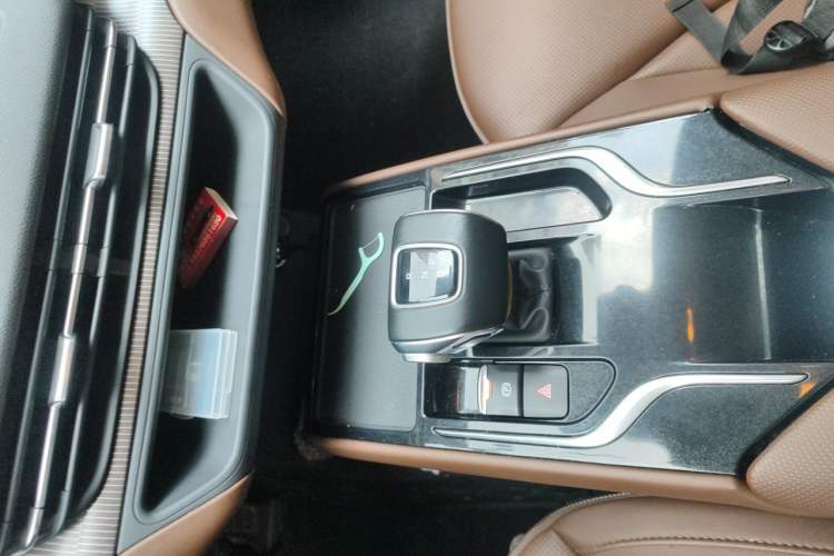 Used Hongqi E-QM5 2021 Charging T3 Version 4 Seats Gear Lever