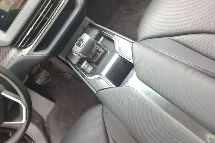 Used Hongqi E-QM5 2021 Charging T3 Version 5 Seats Gear Lever