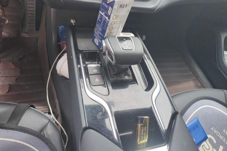 Used Hongqi E-QM5 2021 Online Booking Charging Basic Edition 5 Seats Gear Lever