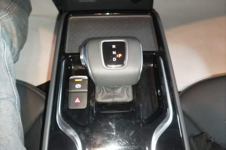 Used Hongqi E-QM5 2021 Online Booking Charging T3 Edition 5-Seater Gear Lever