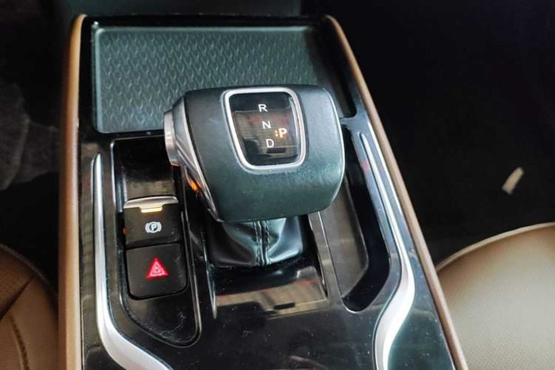 Used Hongqi E-QM5 2021 Online Booking Charging T3 Edition 4 Seats Gear Lever