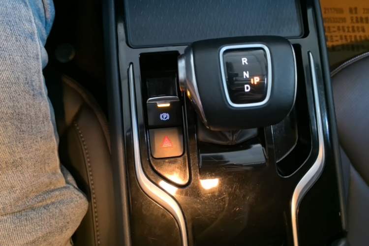 Used Hongqi E-QM5 2021 Online Booking Charging Basic Edition 4 Seats Gear Lever