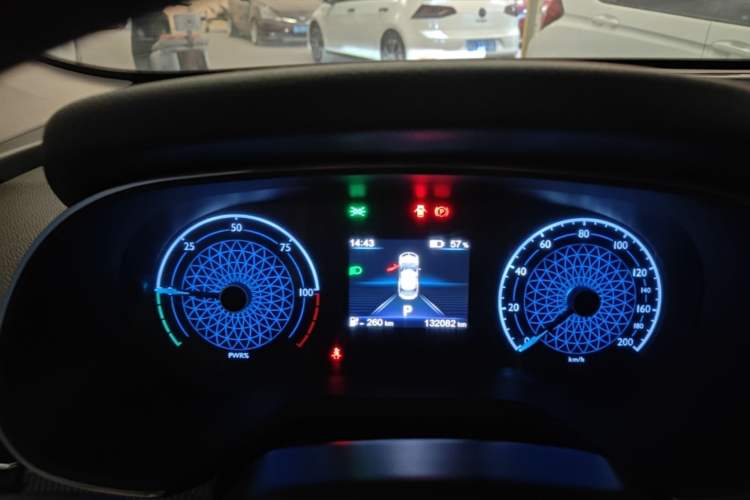 Used Hongqi E-QM5 2021 Online Booking Charging Basic Edition 5 Seats Instrument Cluster