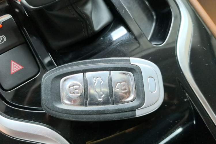 Used Hongqi E-QM5 2021 Online Booking Charging T3 Edition 4 Seats Interior 1