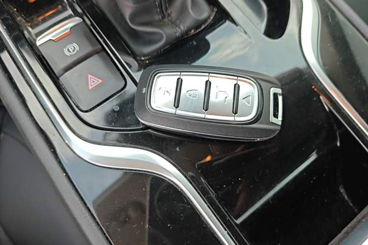 Used Hongqi E-QM5 2021 Charging Didi Edition Interior 1