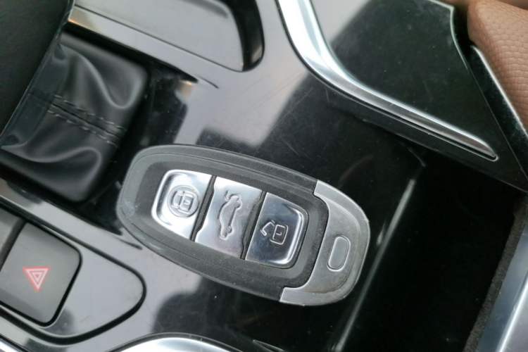Used Hongqi E-QM5 2021 Online Booking Charging T3 Edition 4 Seats Interior 1