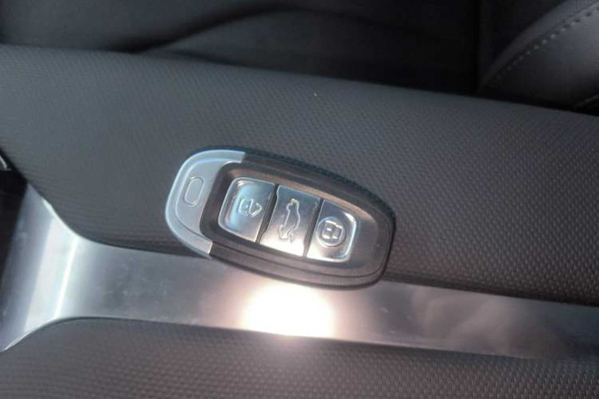 Used Hongqi E-QM5 2021 Online Booking Charging T3 Edition 5-Seater Interior 1