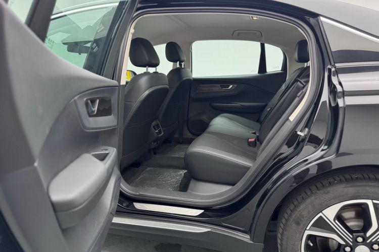 Used Hongqi E-QM5 2021 Online Booking Charging T3 Edition 5-Seater Interior 1