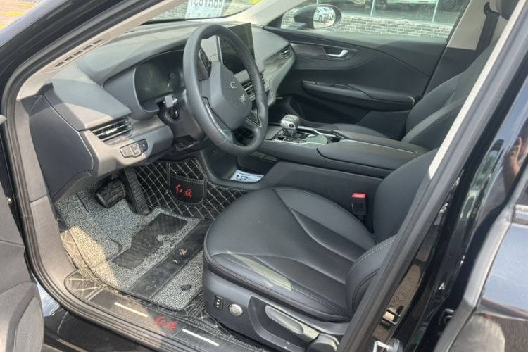 Used Hongqi E-QM5 2021 Charging Version Flagship Edition Interior 2