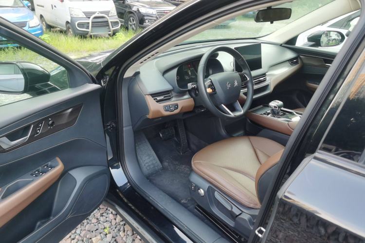 Used Hongqi E-QM5 2021 Charging T3 Version 4 Seats Interior 2