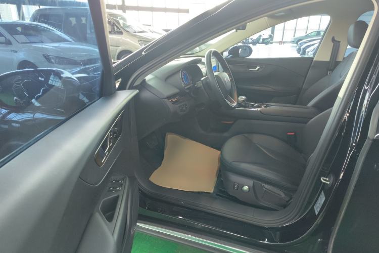 Used Hongqi E-QM5 2021 Online Booking Charging T3 Edition 5-Seater Interior 3