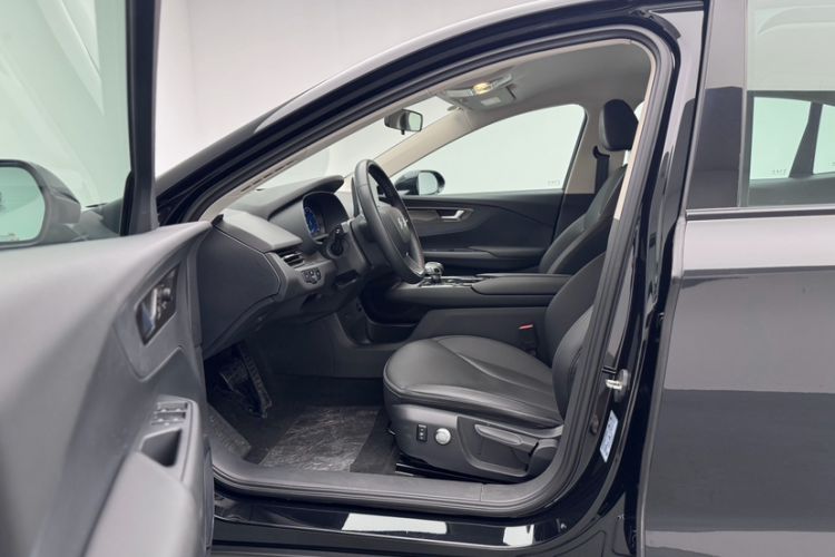 Used Hongqi E-QM5 2021 Online Booking Charging T3 Edition 5-Seater Interior 4