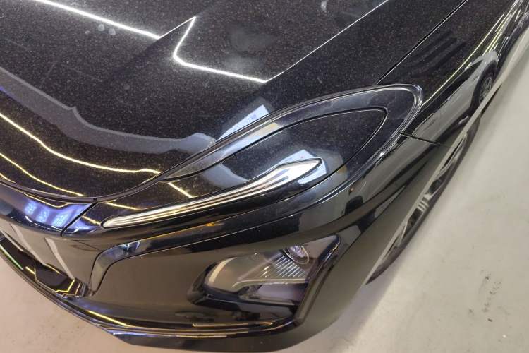 Used Hongqi E-QM5 2021 Charging T3 Version 4 Seats Left Front Headlight