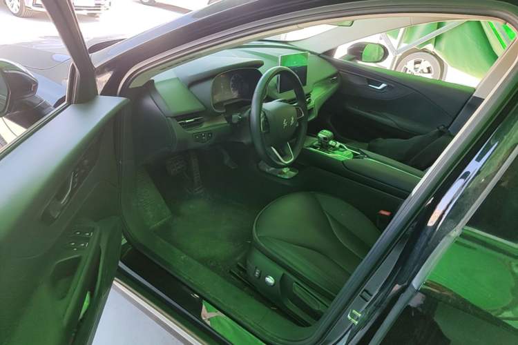 Used Hongqi E-QM5 2021 Charging Version Flagship Edition Left Front Seat