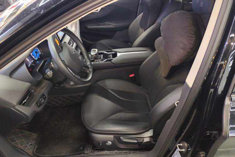 Used Hongqi E-QM5 2021 Charging T3 Version 4 Seats Left Front Seat