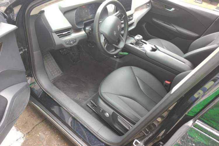 Used Hongqi E-QM5 2021 Charging T3 Version 5 Seats Left Front Seat