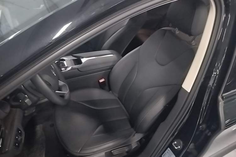 Used Hongqi E-QM5 2021 Charging Version Flagship Edition Left Front Seat