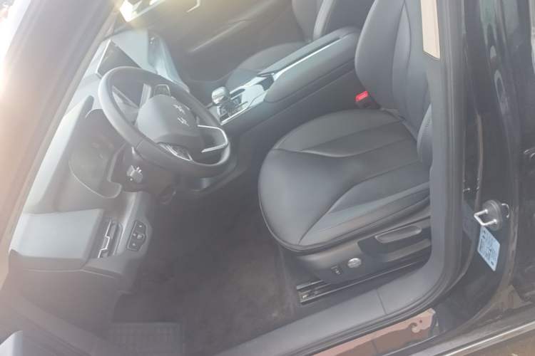 Used Hongqi E-QM5 2021 Online Booking Charging Basic Edition 5 Seats Left Front Seat