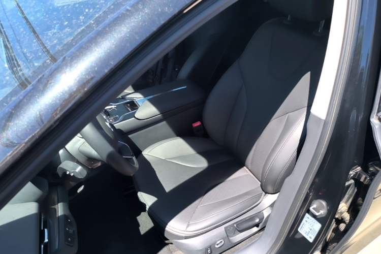 Used Hongqi E-QM5 2021 Online Booking Charging Basic Edition 5 Seats Left Front Seat