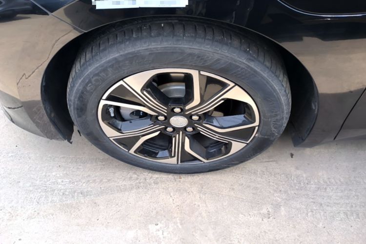 Used Hongqi E-QM5 2021 Online Booking Charging Basic Edition 5 Seats Left Front Wheel Hub