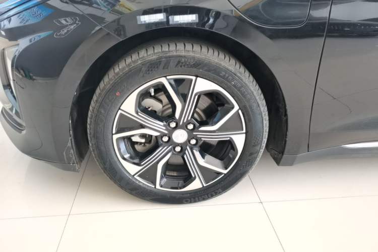 Used Hongqi E-QM5 2021 Online Booking Charging T3 Edition 5-Seater Left Front Wheel Hub