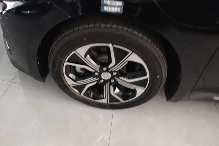 Used Hongqi E-QM5 2021 Online Booking Charging T3 Edition 5-Seater Left Front Wheel Hub