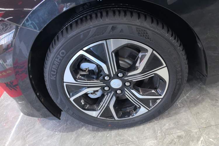 Used Hongqi E-QM5 2021 Charging Flagship Edition Left Front Wheel Hub