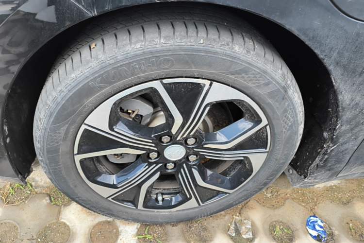 Used Hongqi E-QM5 2021 Online Booking Charging Basic Edition 5 Seats Left Front Wheel Hub