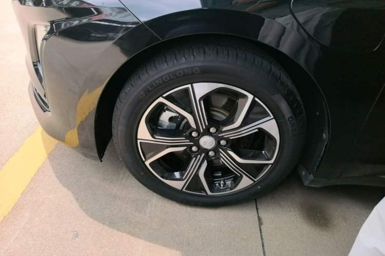 Used Hongqi E-QM5 2021 Online Booking Charging T3 Edition 4 Seats Left Front Wheel Hub