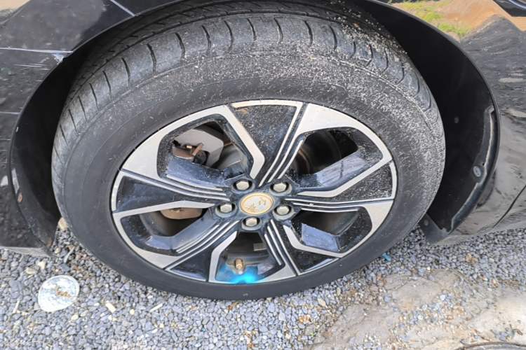 Used Hongqi E-QM5 2021 Charging T3 Version 4 Seats Left Front Wheel Hub