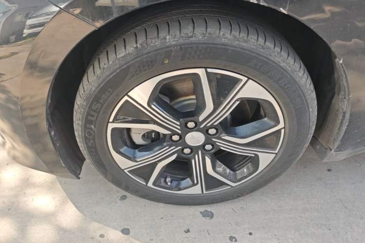 Used Hongqi E-QM5 2021 Charging Version Flagship Edition Left Front Wheel Hub