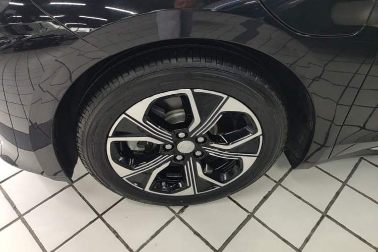 Used Hongqi E-QM5 2021 Online Booking Charging T3 Edition 5-Seater Left Front Wheel Hub