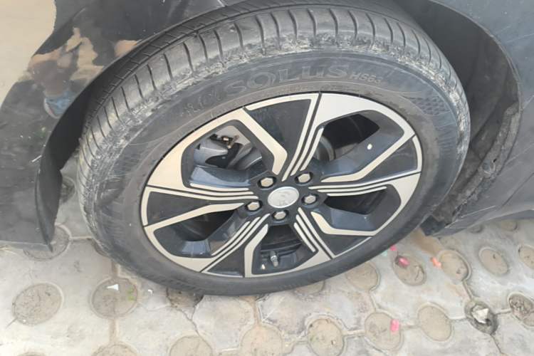 Used Hongqi E-QM5 2021 Online Booking Charging Basic Edition 5 Seats Left Front Wheel Hub
