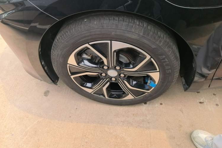Used Hongqi E-QM5 2021 Online Booking Charging T3 Edition 4 Seats Left Front Wheel Hub