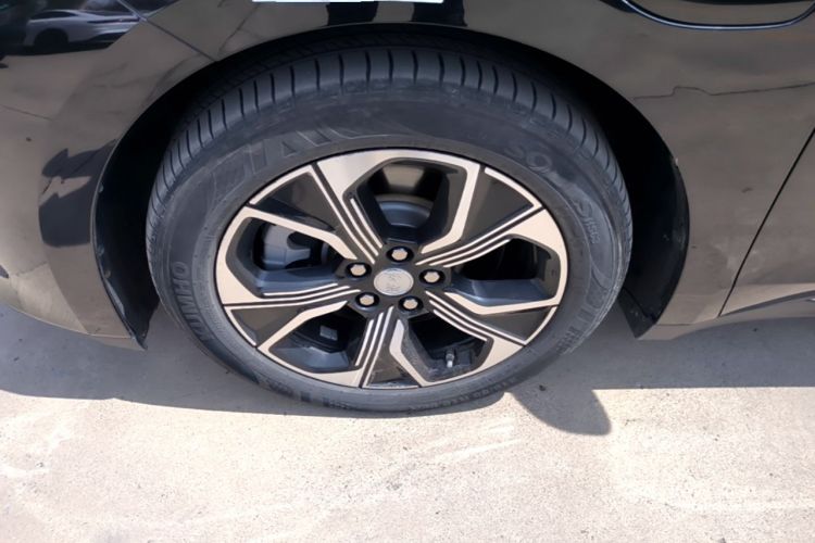 Used Hongqi E-QM5 2021 Online Booking Charging Basic Edition 5 Seats Left Front Wheel Hub