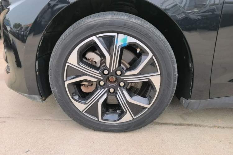 Used Hongqi E-QM5 2021 Charging T3 Version 4 Seats Left Front Wheel Hub