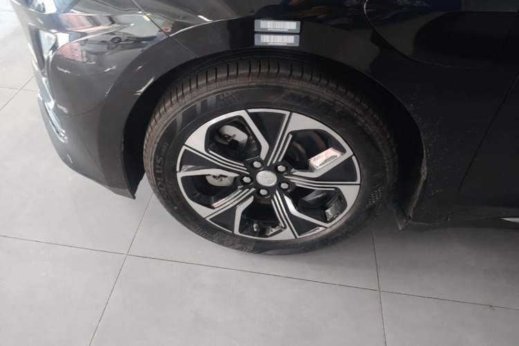 Used Hongqi E-QM5 2021 Ride-Hailing Charging—Didi Edition 5 Seats Left Front Wheel Hub