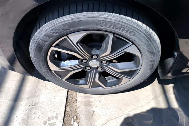 Used Hongqi E-QM5 2021 Online Booking Charging Basic Edition 5 Seats Left Front Wheel Hub
