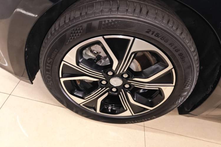 Used Hongqi E-QM5 2021 Charging Version Flagship Edition Left Front Wheel Hub