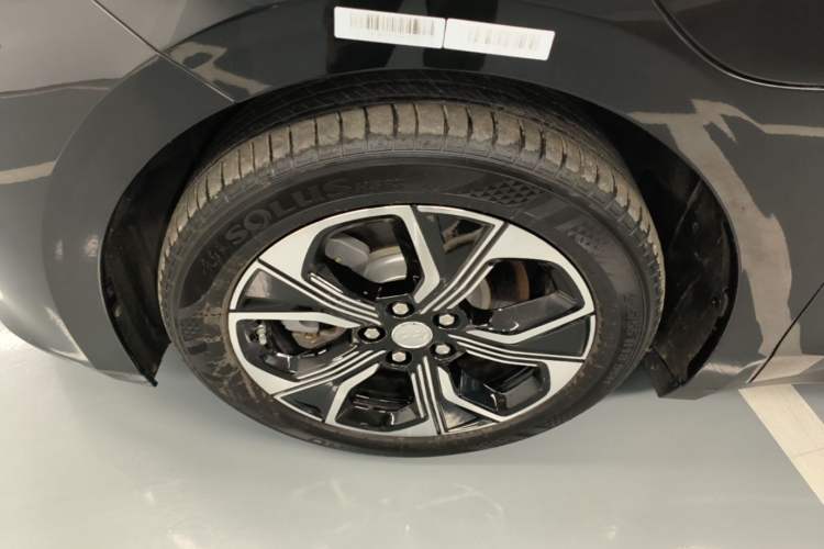 Used Hongqi E-QM5 2021 Online Booking Charging Basic Edition 5 Seats Left Front Wheel Hub