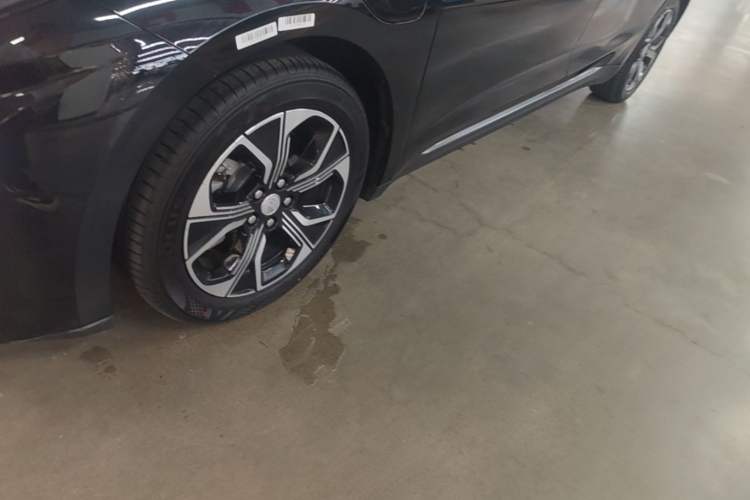 Used Hongqi E-QM5 2021 Online Booking Charging T3 Edition 5-Seater Left Front Wheel Hub