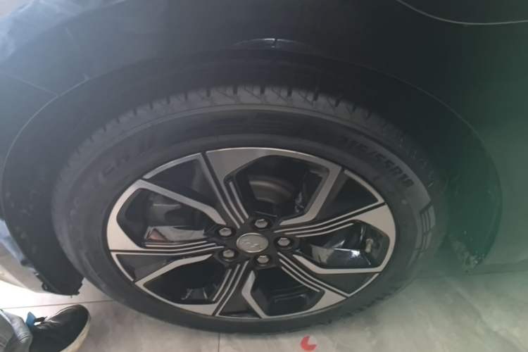Used Hongqi E-QM5 2021 Online Booking Charging Basic Edition 4 Seats Left Front Wheel Hub