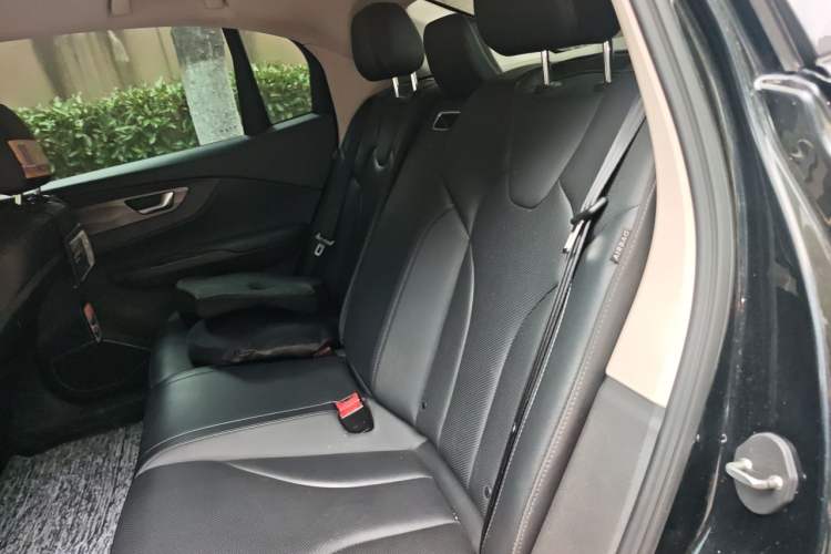 Used Hongqi E-QM5 2021 Online Booking Charging Basic Edition 5 Seats Left Rear Seat
