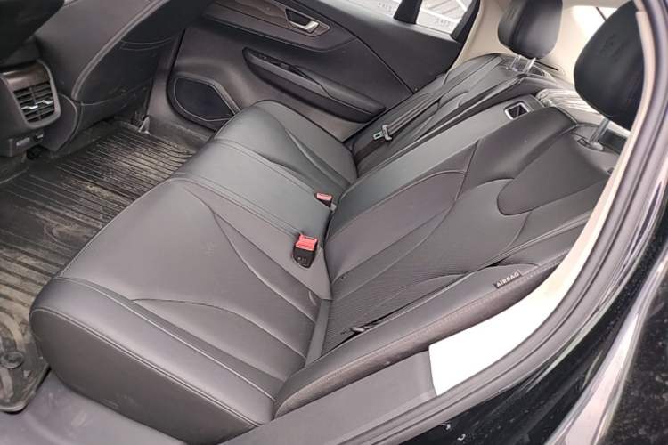 Used Hongqi E-QM5 2021 Online Booking Charging Basic Edition 5 Seats Left Rear Seat
