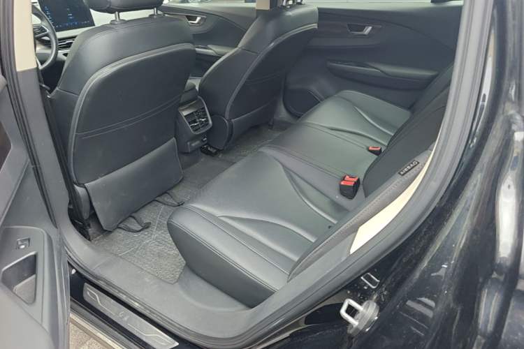 Used Hongqi E-QM5 2021 Online Booking Charging Basic Edition 5 Seats Left Rear Seat