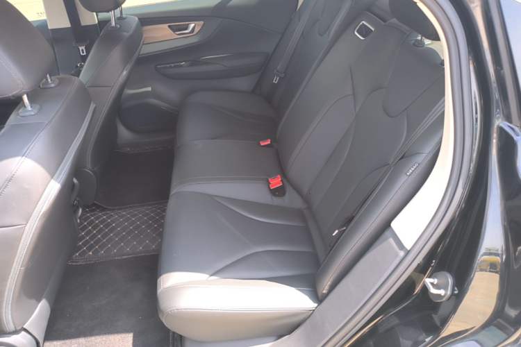 Used Hongqi E-QM5 2021 Online Booking Charging Basic Edition 5 Seats Left Rear Seat