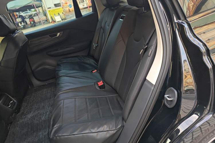 Used Hongqi E-QM5 2021 Online Booking Charging Basic Edition 5 Seats Left Rear Seat