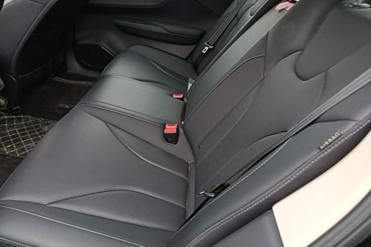 Used Hongqi E-QM5 2021 Online Booking Charging Basic Edition 5 Seats Left Rear Seat