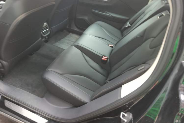 Used Hongqi E-QM5 2021 Charging T3 Version 5 Seats Left Rear Seat