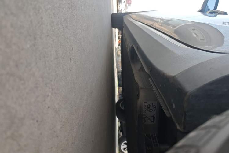 Used Hongqi E-QM5 2021 Charging Version Flagship Edition Left Side Sill